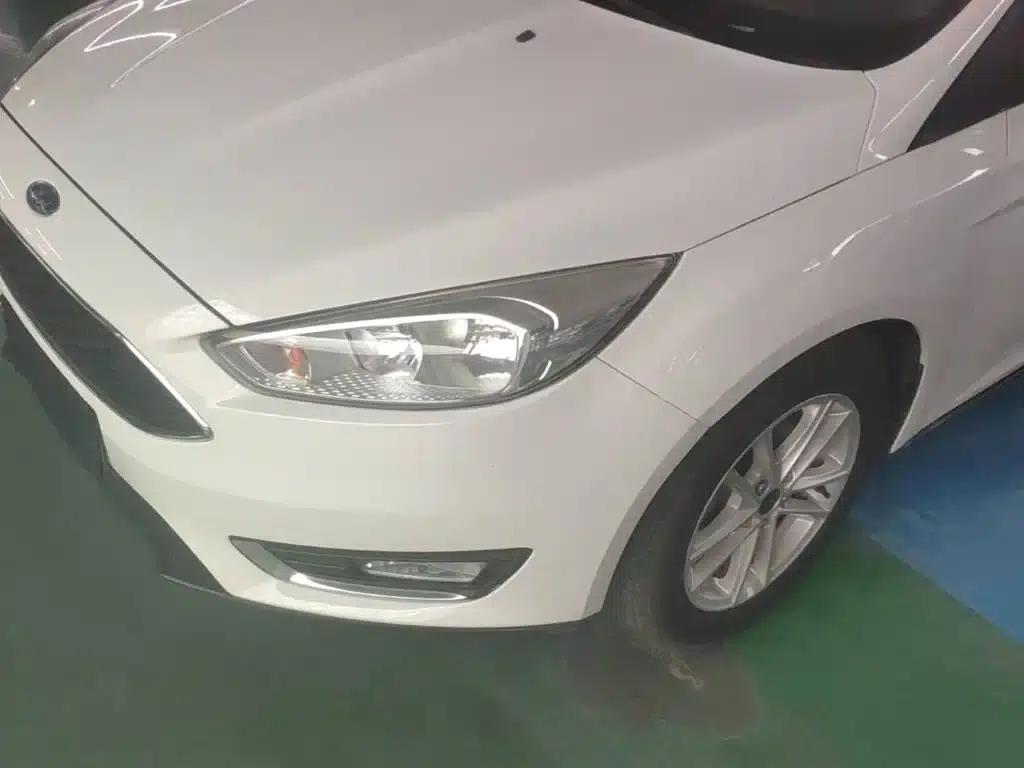 Ford Focus 2017 Hatchback 1.6L Automatic Fashion Smart Edition — миниатюра 24
