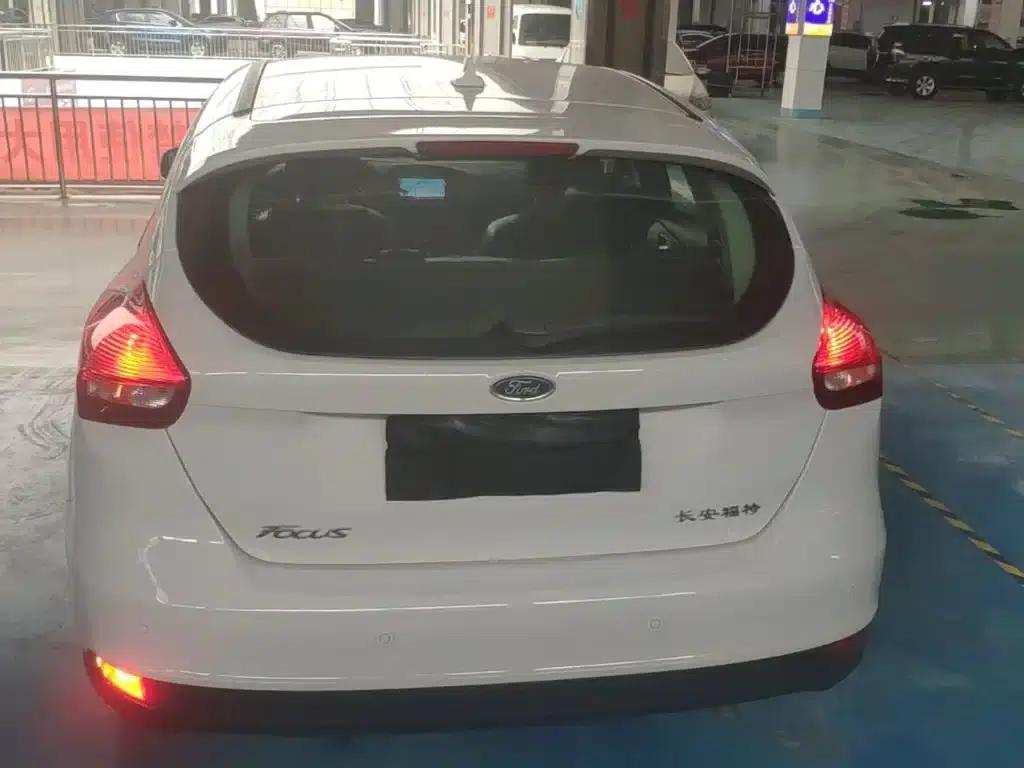 Ford Focus 2017 Hatchback 1.6L Automatic Fashion Smart Edition — миниатюра 6