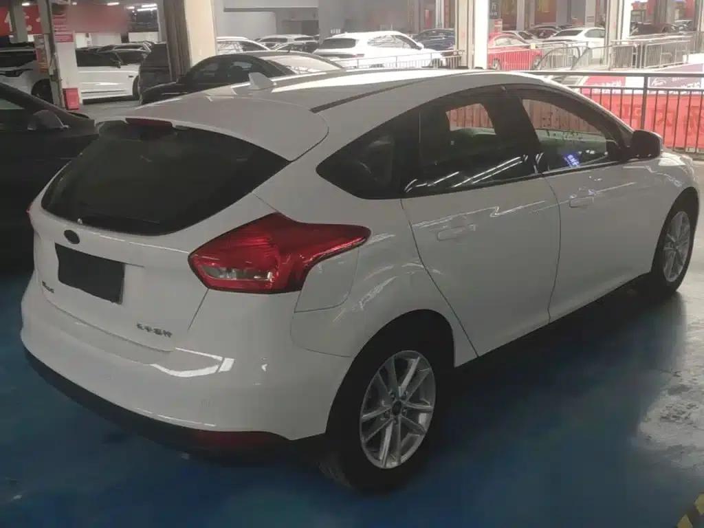 Ford Focus 2017 Hatchback 1.6L Automatic Fashion Smart Edition — миниатюра 7