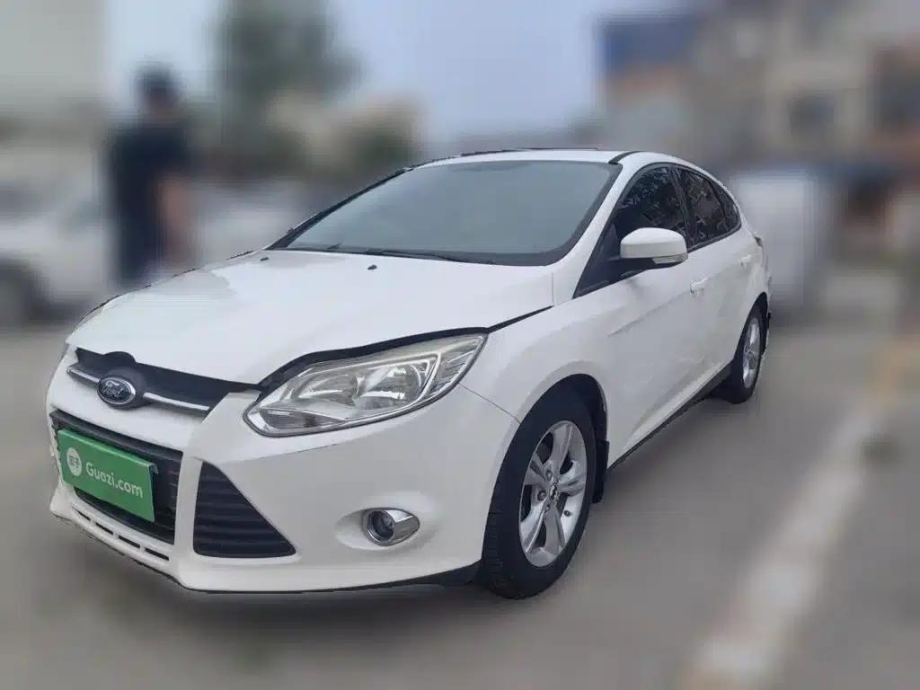 Ford Focus 2012 Hatchback 1.6L Automatic Fashion Edition — миниатюра 1