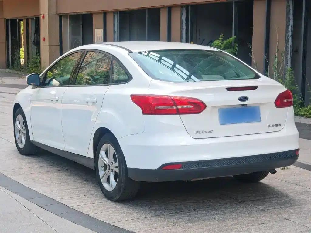Ford Focus 2017 Sedan 1.6L Manual Comfort Smart Edition — миниатюра 11