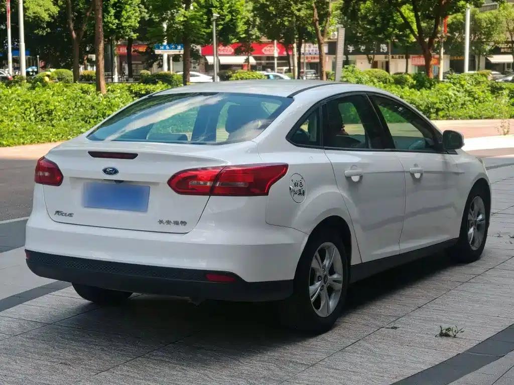 Ford Focus 2017 Sedan 1.6L Manual Comfort Smart Edition — миниатюра 14