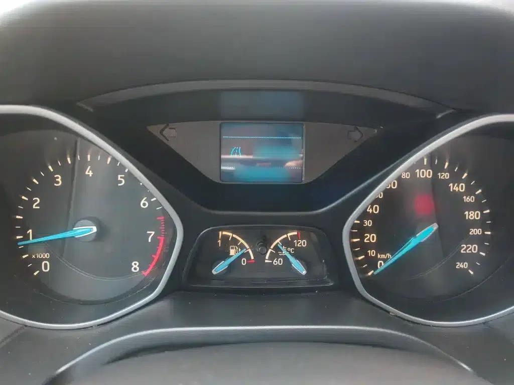 Ford Focus 2017 Sedan 1.6L Manual Comfort Smart Edition — миниатюра 16