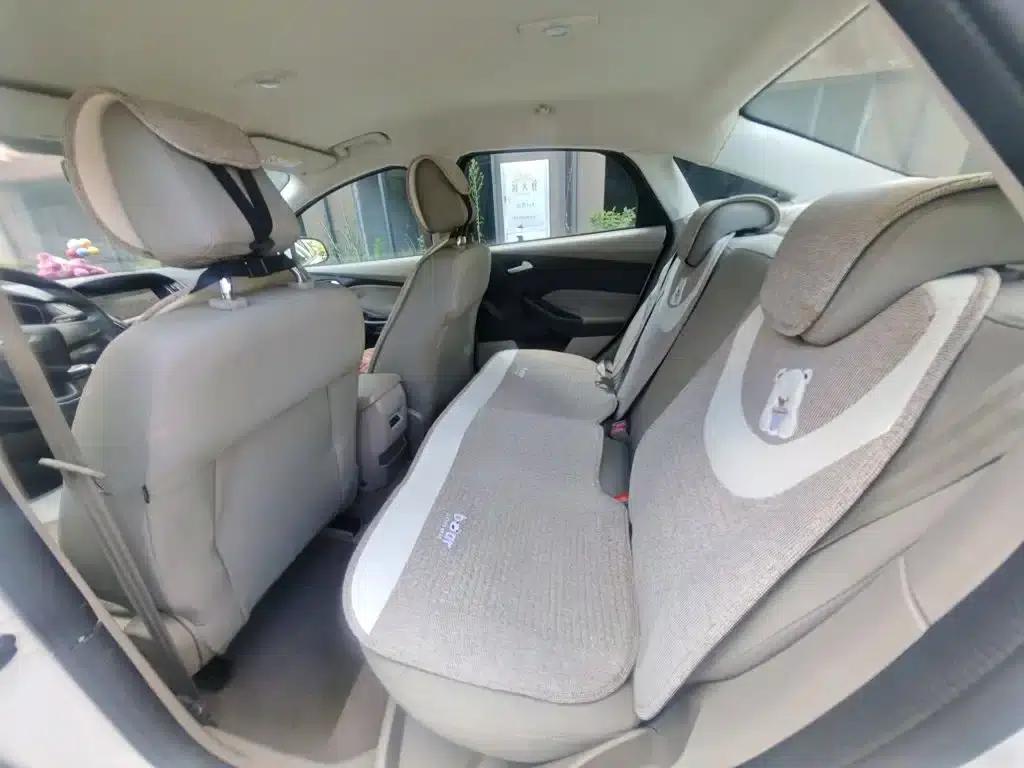 Ford Focus 2017 Sedan 1.6L Manual Comfort Smart Edition — миниатюра 18