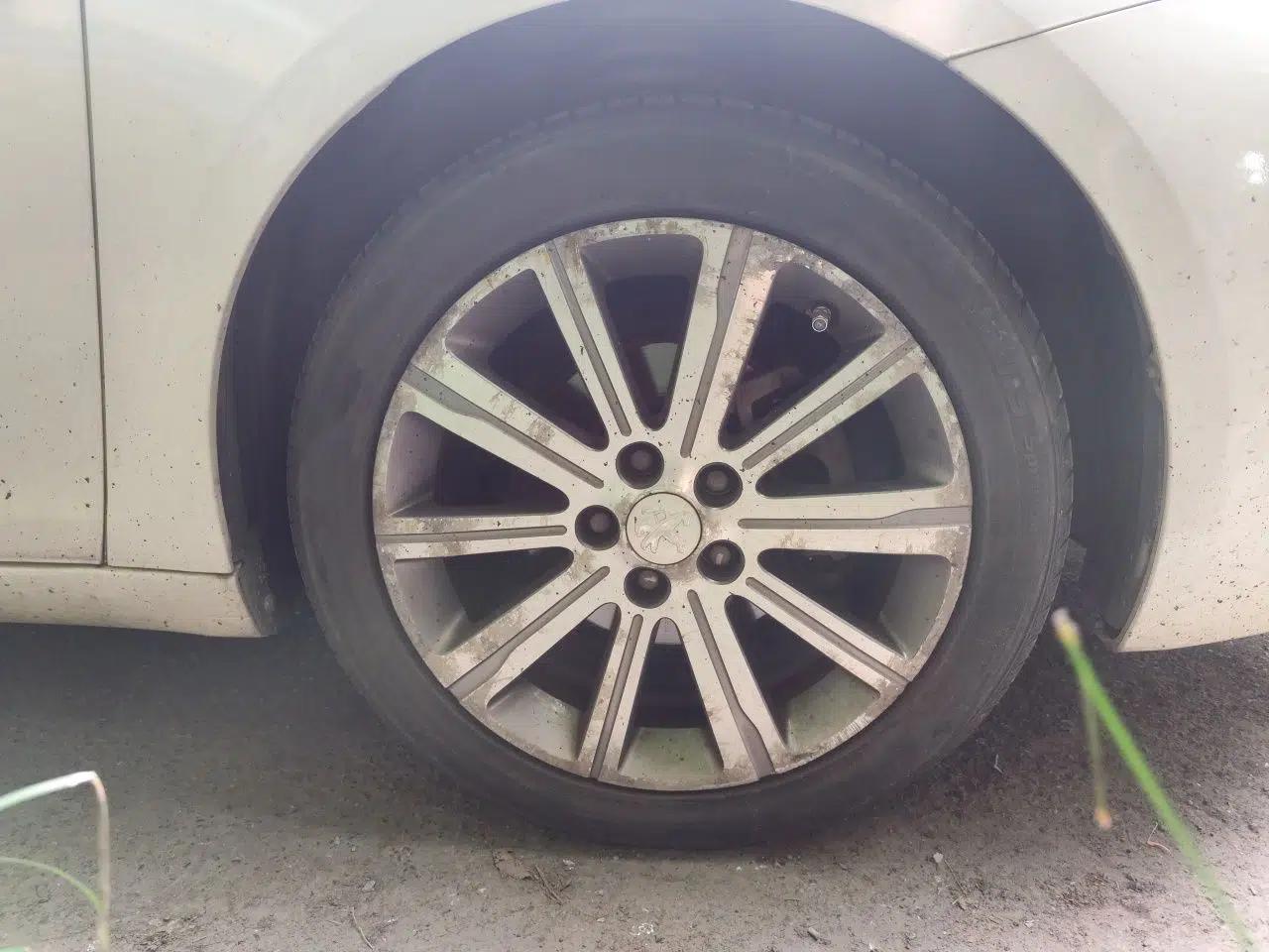 Peugeot 408 2015 1.2T Automatic Luxury Edition — миниатюра 8
