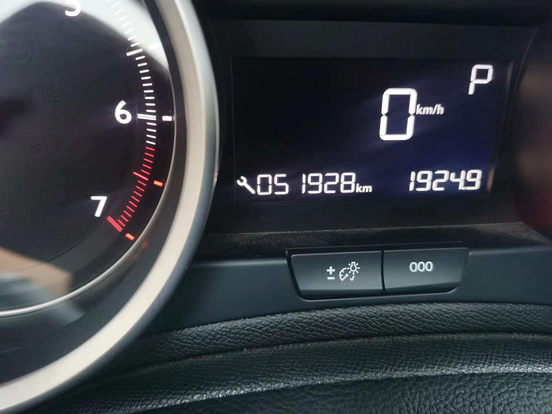 Peugeot 408 2018 Revised 350THP Automatic Luxury Edition — миниатюра 12