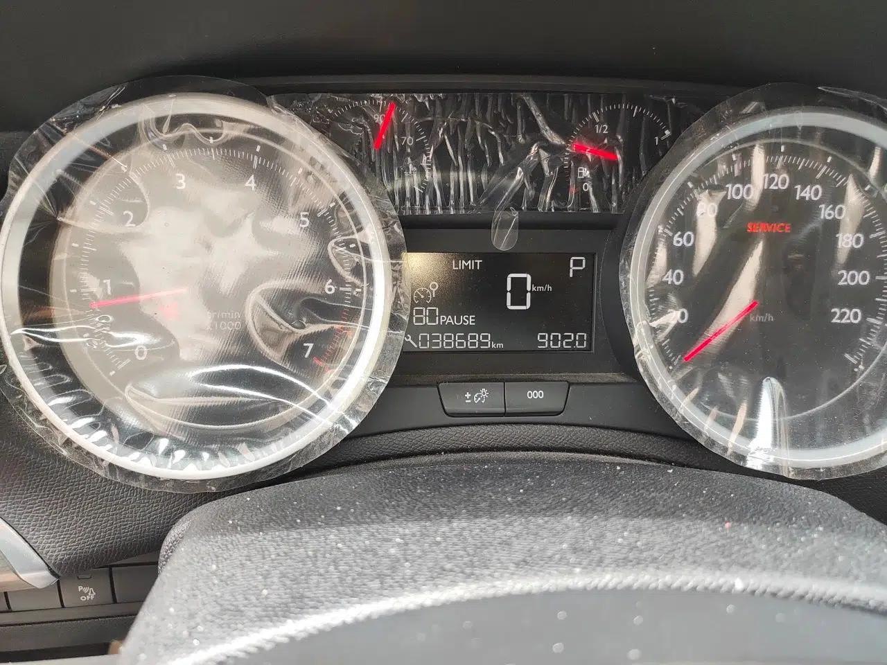 Peugeot 408 2016 1.6T Automatic Luxury Edition — миниатюра 12
