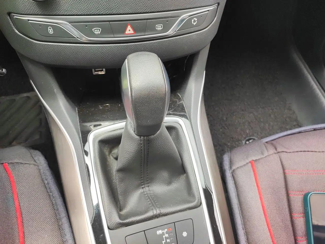 Peugeot 408 2016 1.6T Automatic Luxury Edition — миниатюра 14