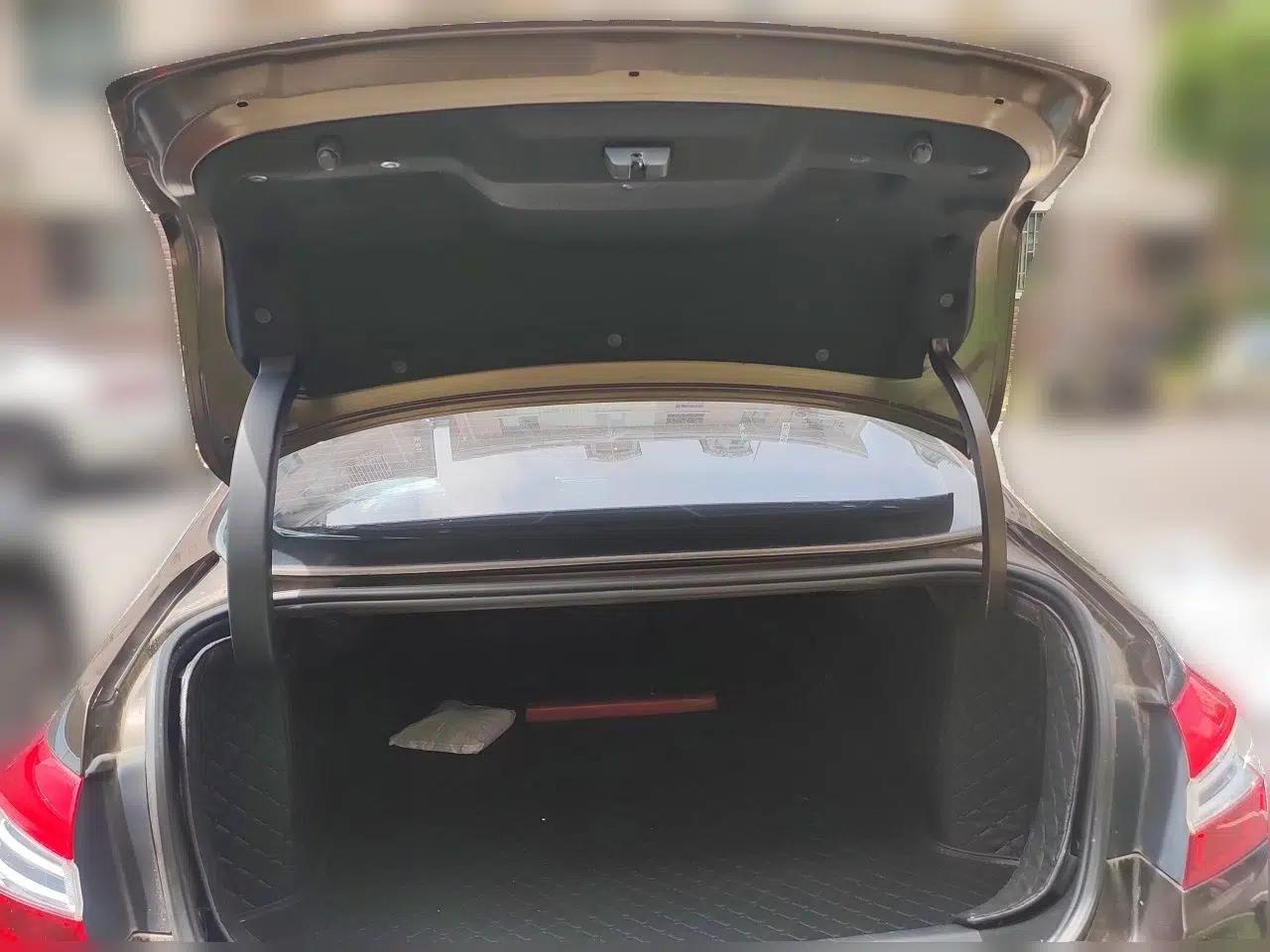 Peugeot 408 2016 1.6T Automatic Luxury Edition — миниатюра 19