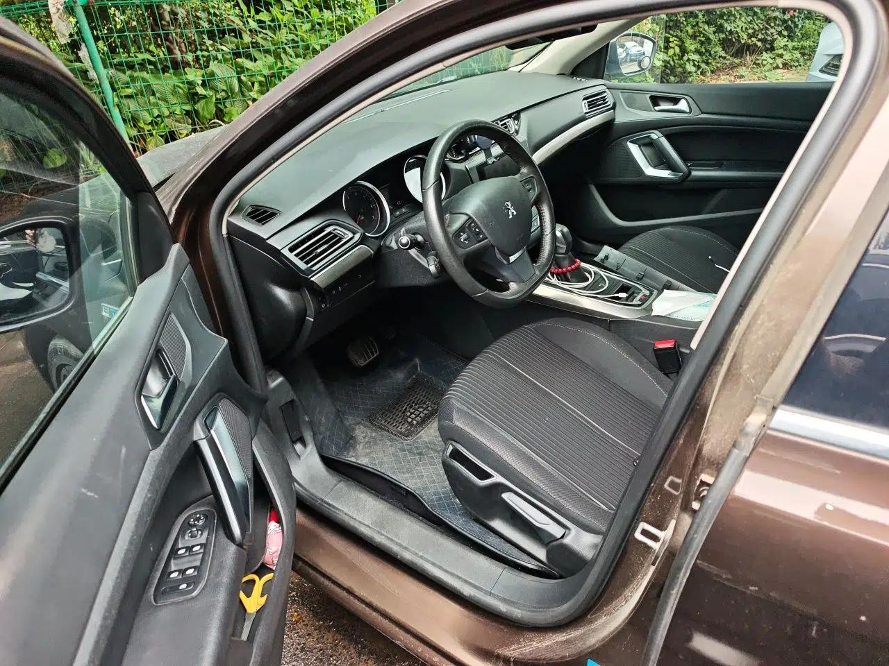 Peugeot 408 2016 1.6T Automatic Luxury Edition — миниатюра 13