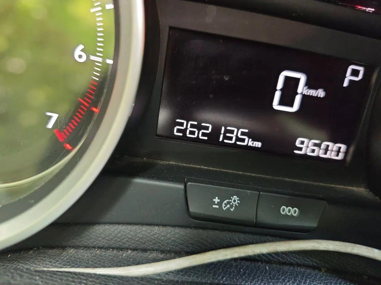 Peugeot 408 2014 1.8L Automatic Luxury Edition — миниатюра 12