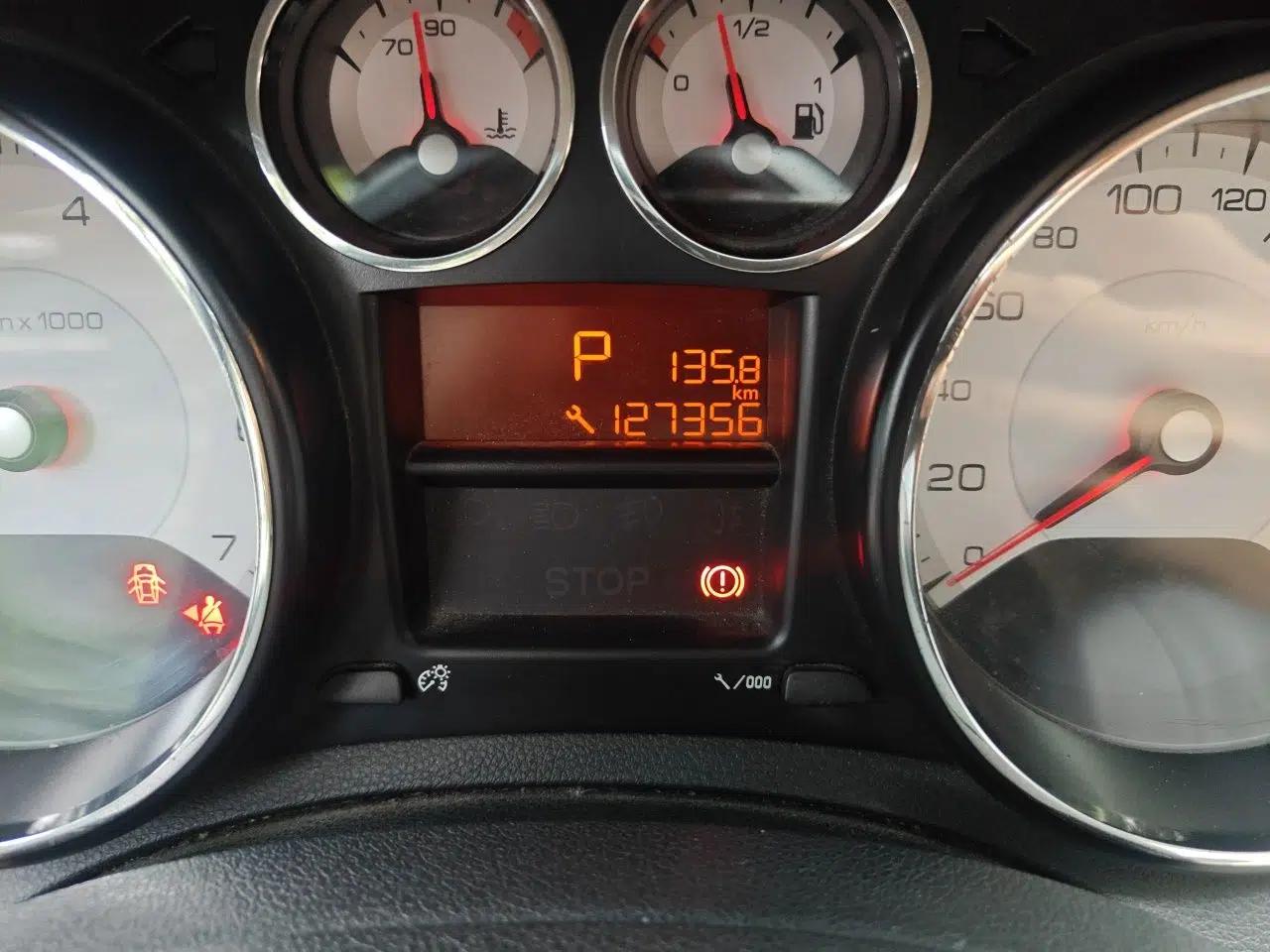 Peugeot 408 2013 2.0L Automatic Comfort Edition — миниатюра 12
