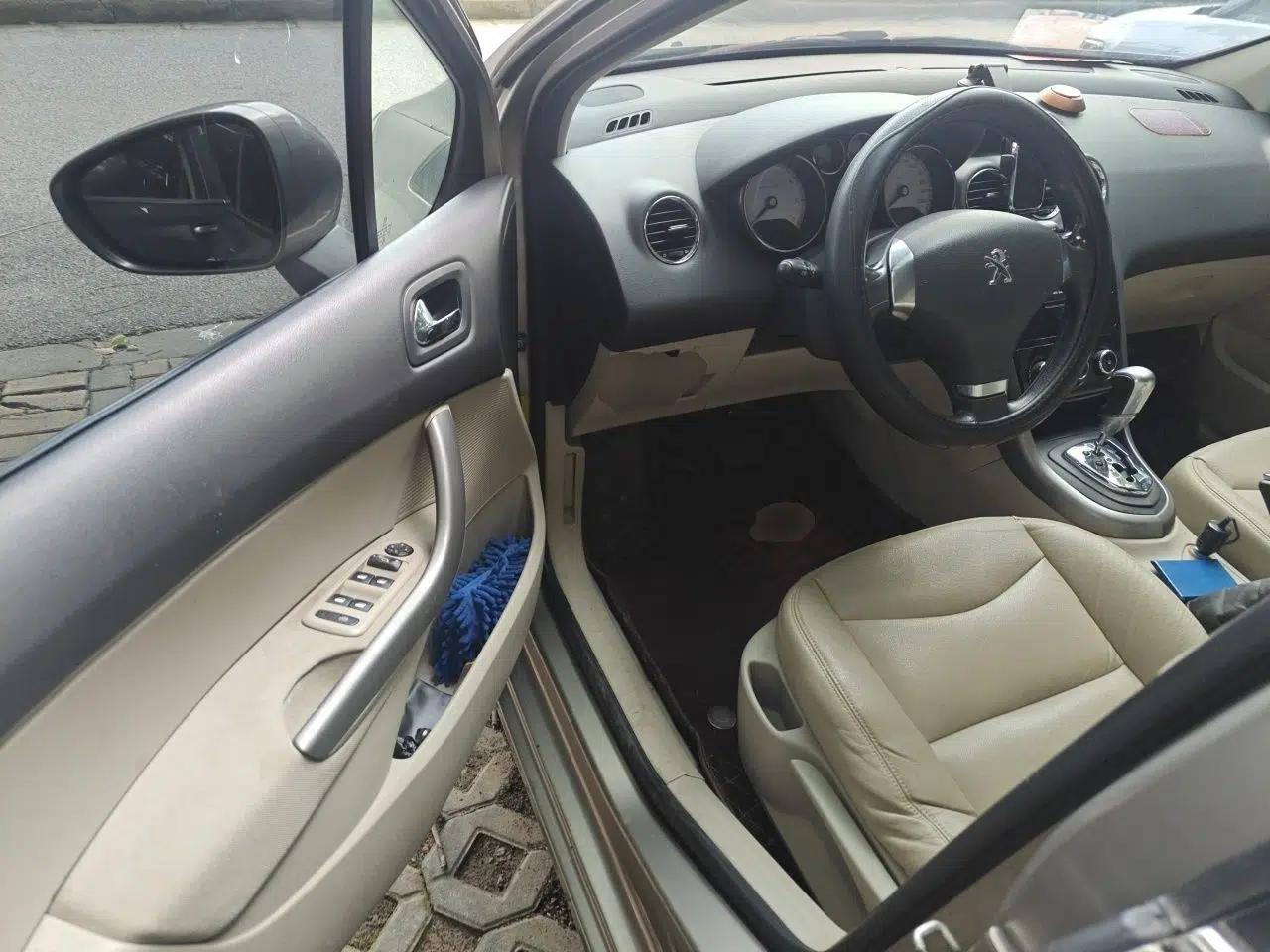 Peugeot 408 2013 2.0L Automatic Comfort Edition — миниатюра 16