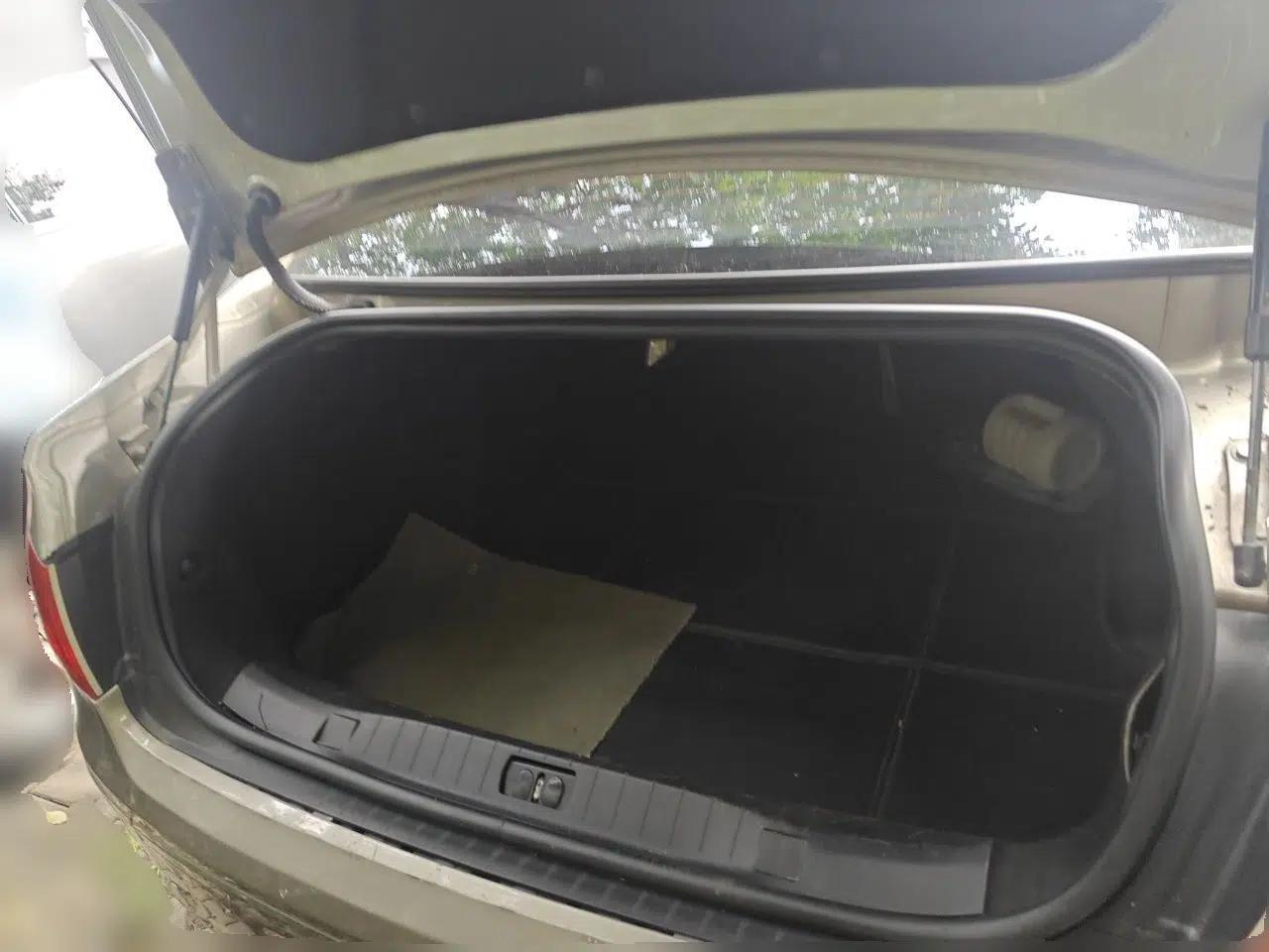 Peugeot 408 2013 2.0L Automatic Comfort Edition — миниатюра 19
