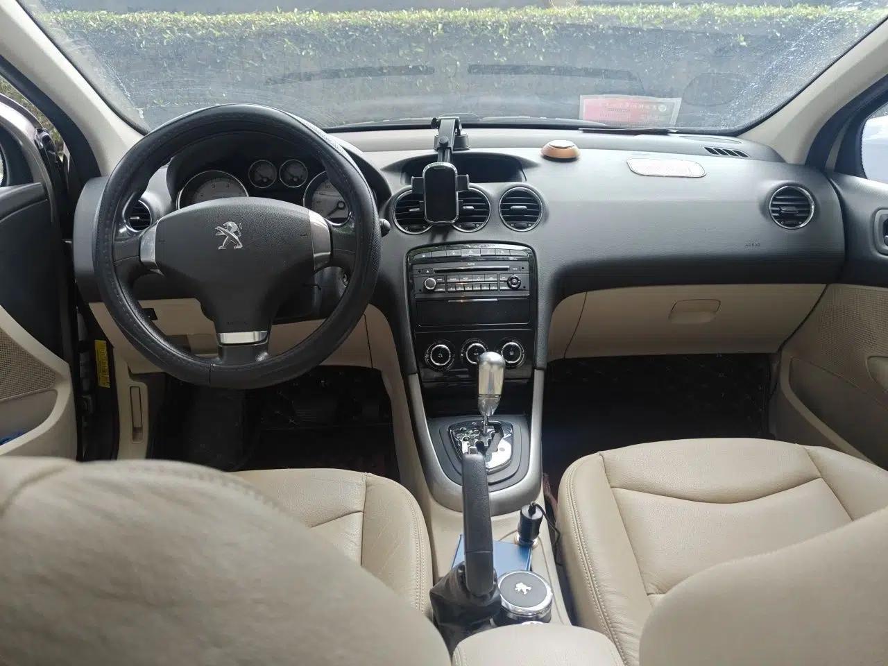 Peugeot 408 2013 2.0L Automatic Comfort Edition — миниатюра 9
