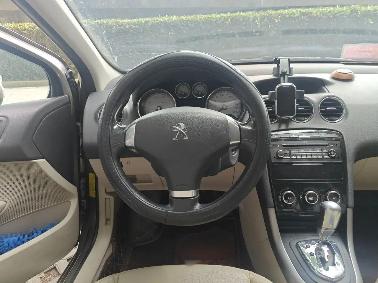 Peugeot 408 2013 2.0L Automatic Comfort Edition — миниатюра 10