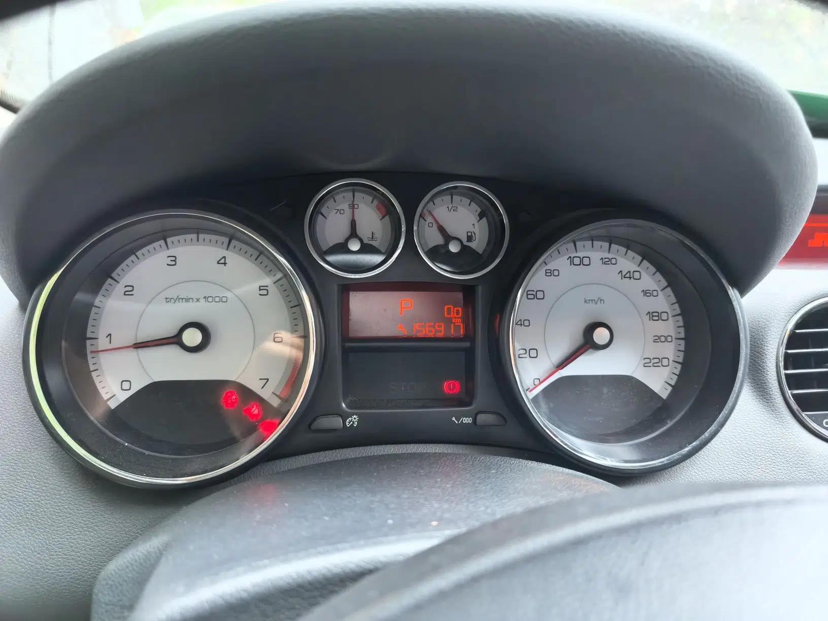 Peugeot 408 2013 2.0L Connected Car Luxury Edition — миниатюра 11