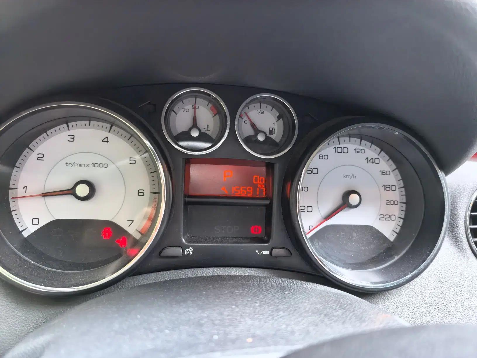 Peugeot 408 2013 2.0L Connected Car Luxury Edition — миниатюра 12