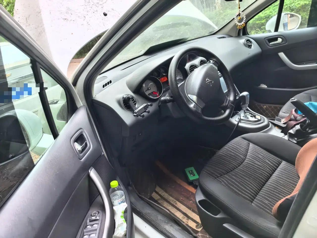 Peugeot 408 2013 2.0L Connected Car Luxury Edition — миниатюра 16