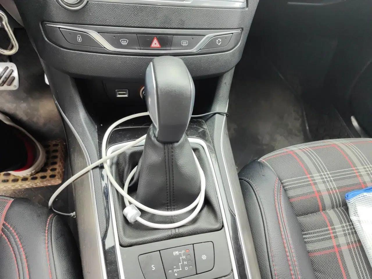 Peugeot 408 2016 1.6T Automatic Luxury Edition — миниатюра 14