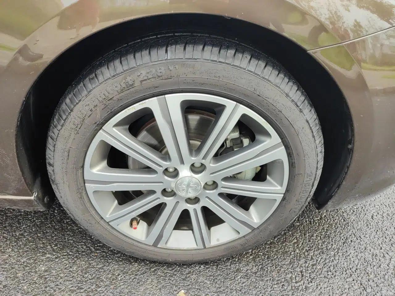 Peugeot 408 2016 1.6T Automatic Luxury Edition — миниатюра 8