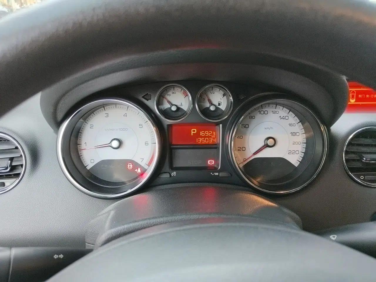 Peugeot 408 2013 2.0L Automatic Comfort Edition — миниатюра 11