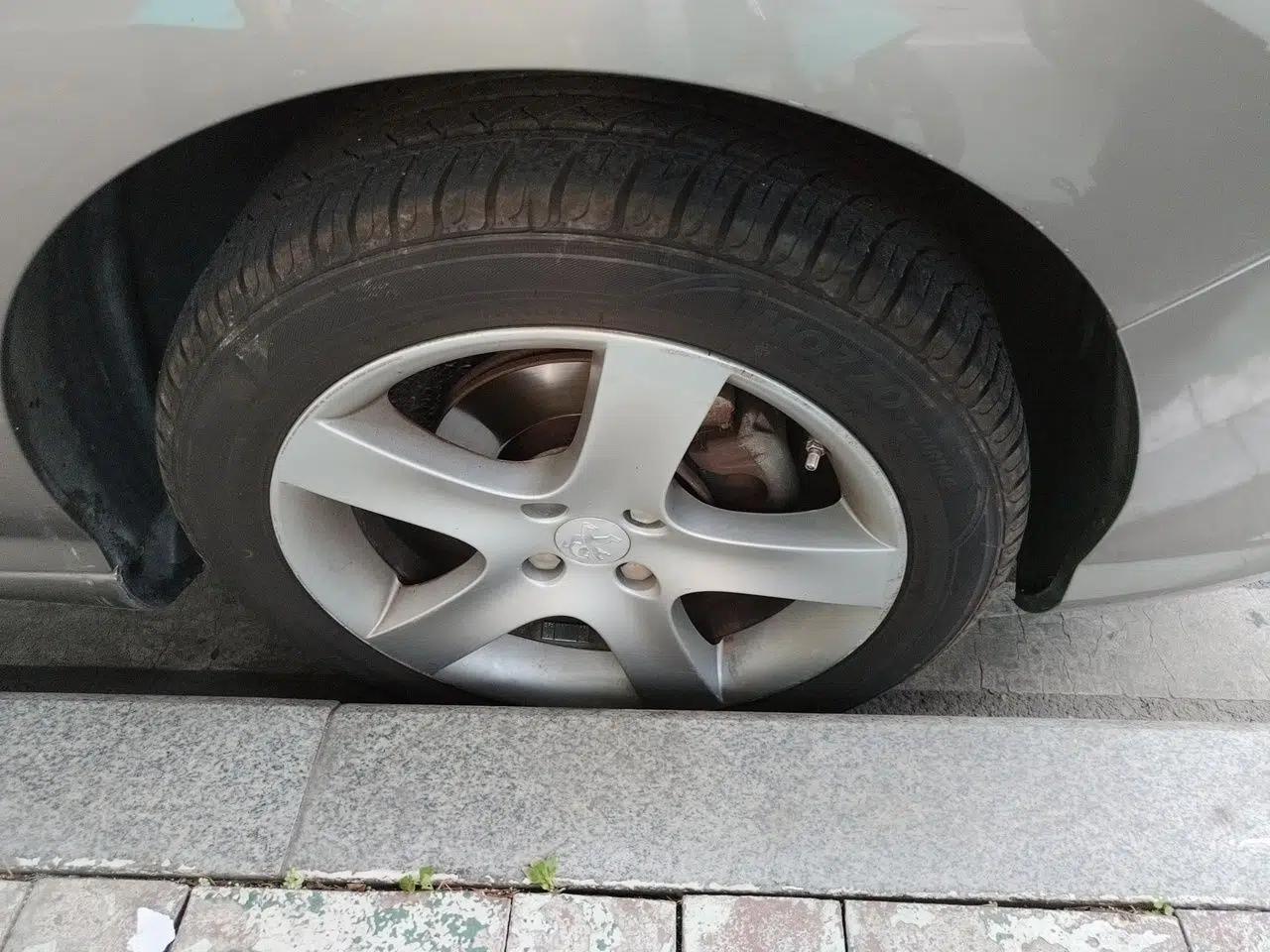 Peugeot 408 2013 2.0L Automatic Comfort Edition — миниатюра 8