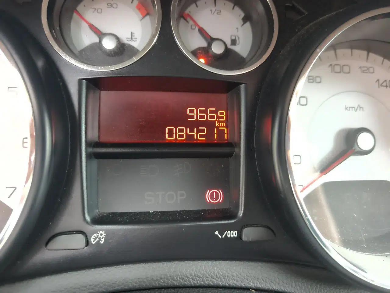 Peugeot 408 2013 1.6L Manual Comfort Edition — миниатюра 12