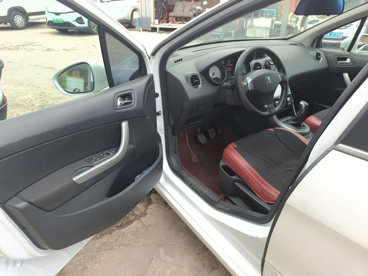Peugeot 408 2013 1.6L Manual Comfort Edition — миниатюра 16