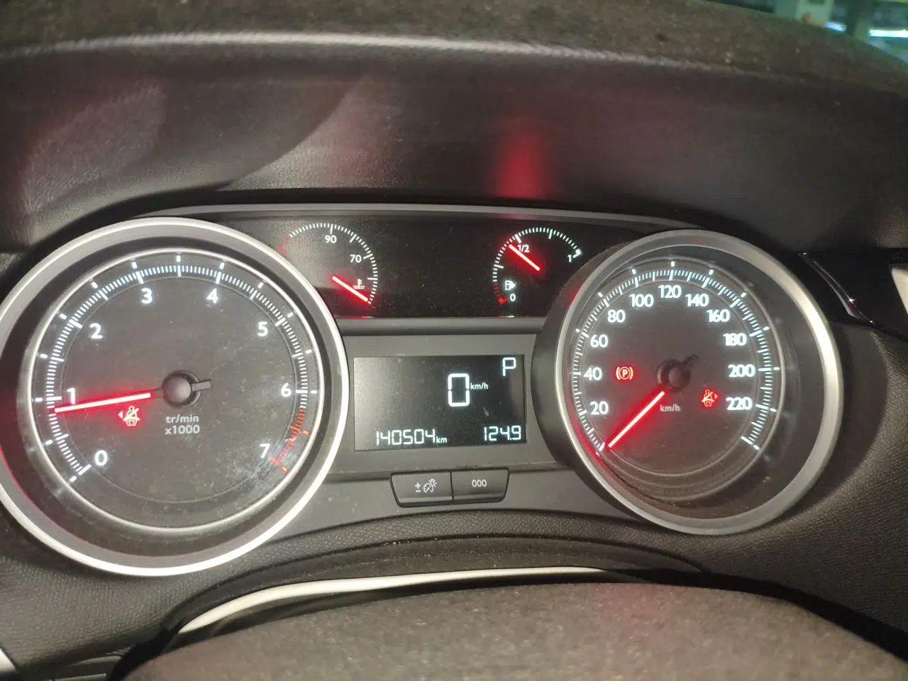 Peugeot 408 2015 1.2T Automatic Luxury Edition — миниатюра 11