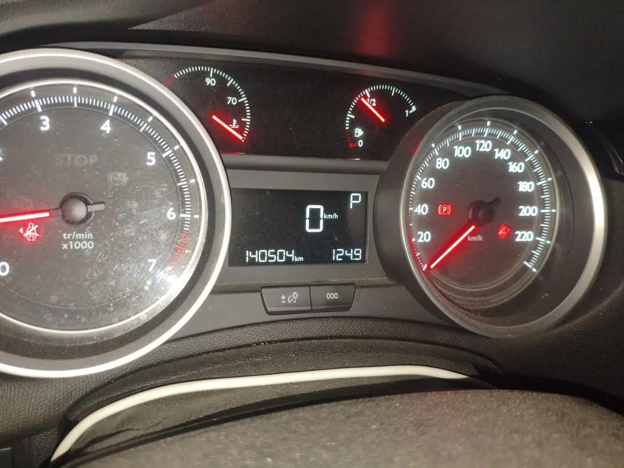 Peugeot 408 2015 1.2T Automatic Luxury Edition — миниатюра 12