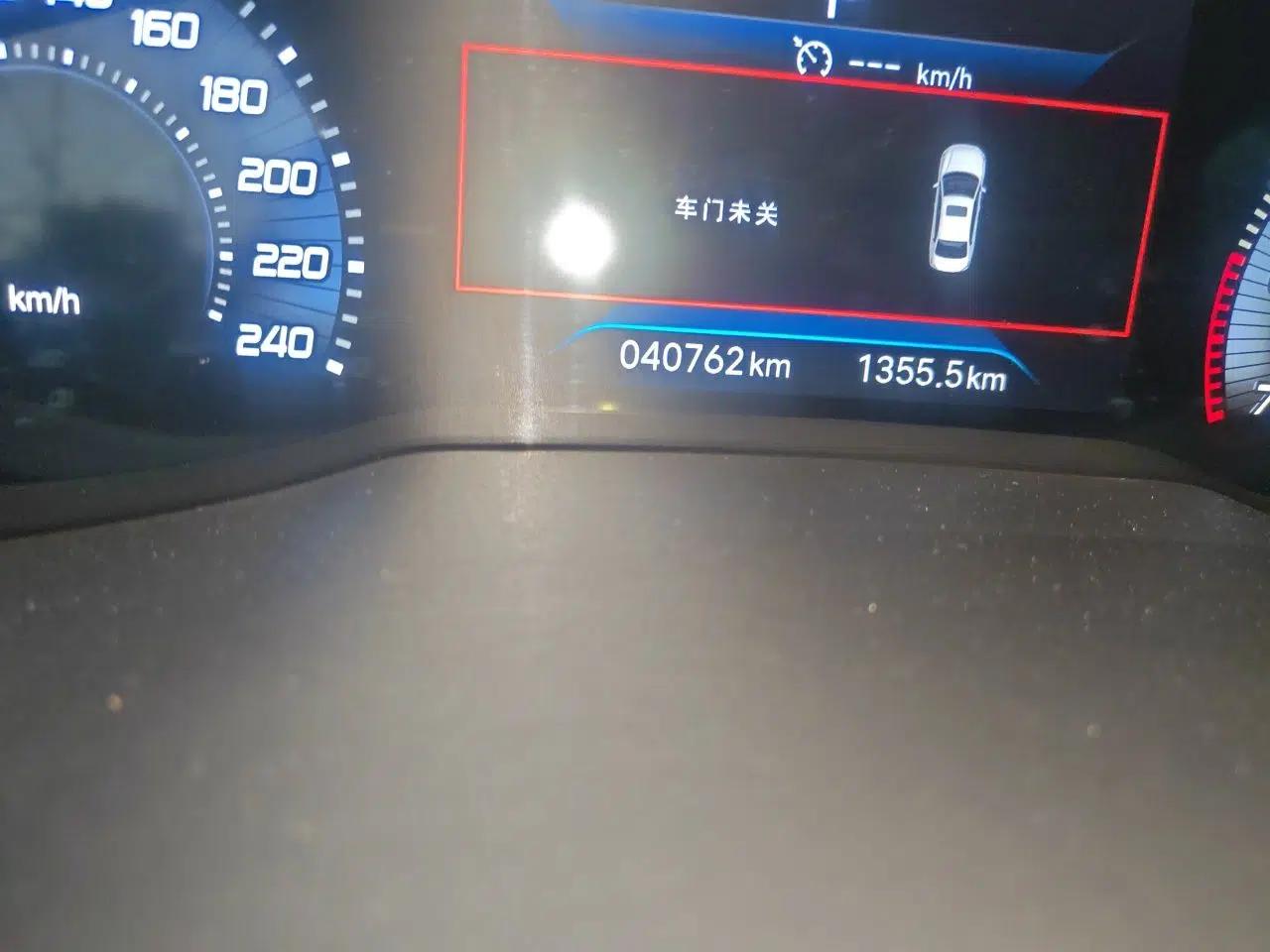 Peugeot 408 2022 1.6T Light-Chasing Edition — миниатюра 12