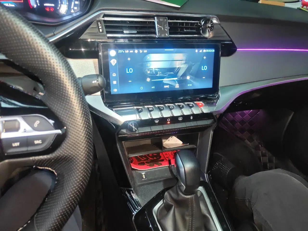 Peugeot 408 2022 1.6T Light-Chasing Edition — миниатюра 13