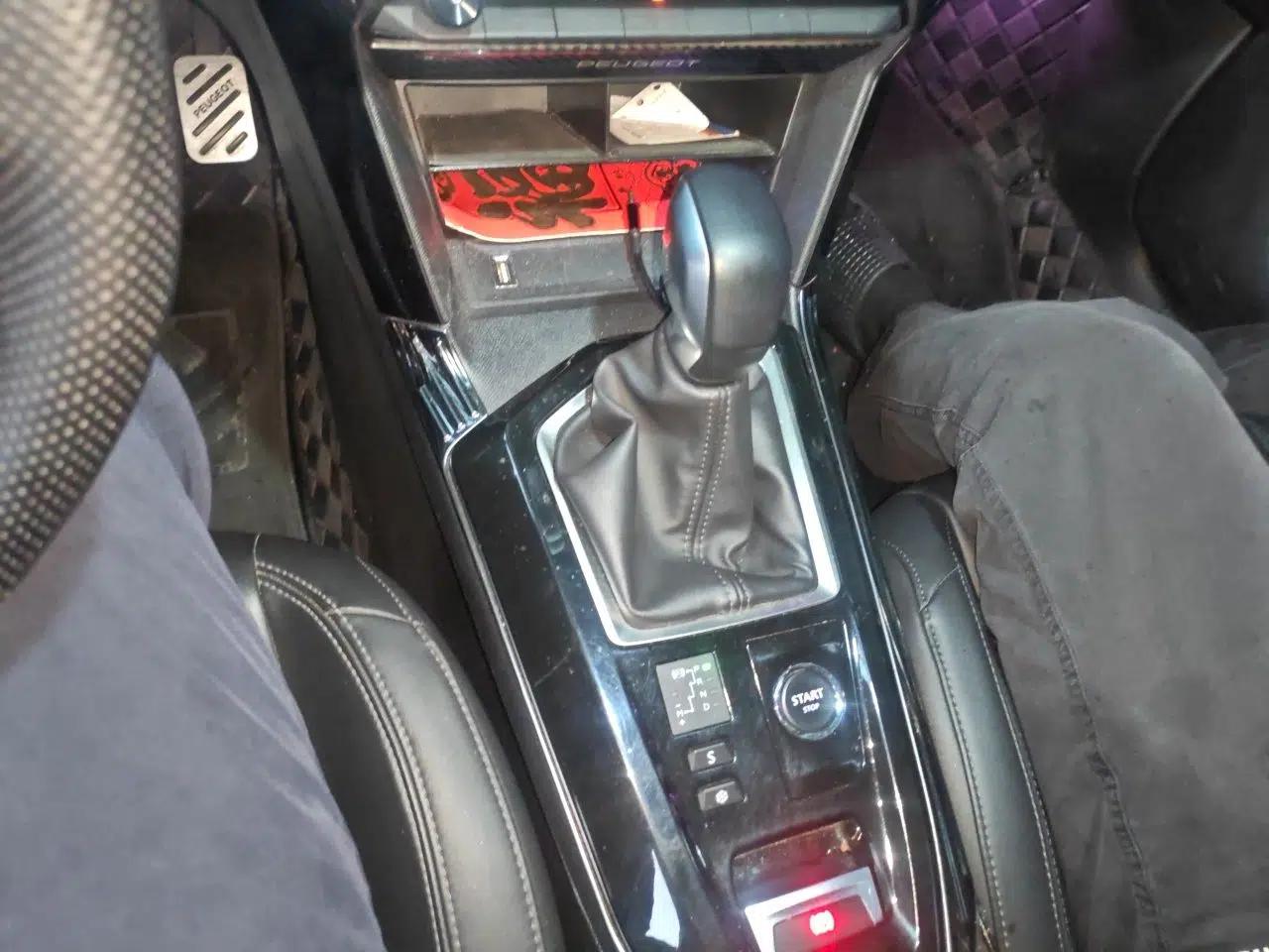 Peugeot 408 2022 1.6T Light-Chasing Edition — миниатюра 14