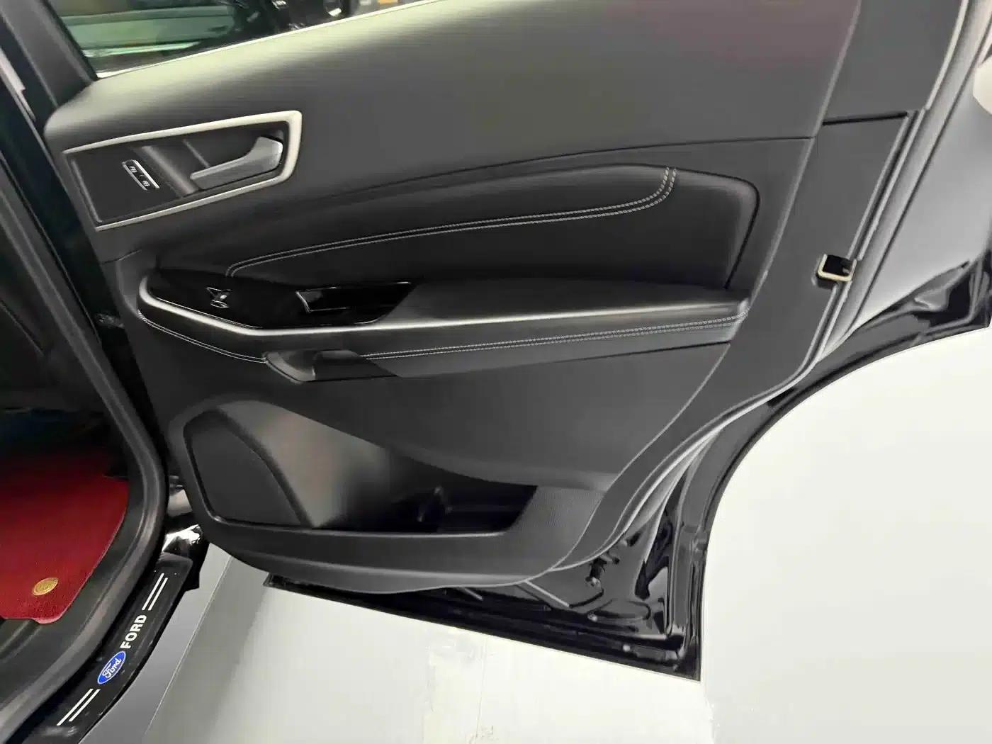 Edge 2021 PLUS EcoBoost 245 2WD Platinum Edition 5-seater — миниатюра 18