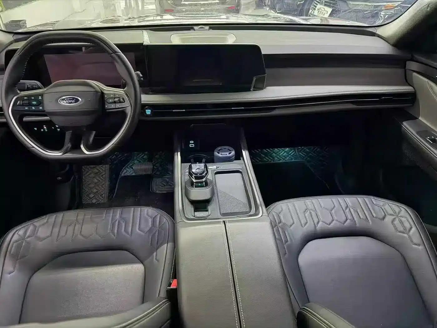 2024 Ford Edge L 2.0T EcoBoost AWD 7-Seat Fashion Edition — миниатюра 4