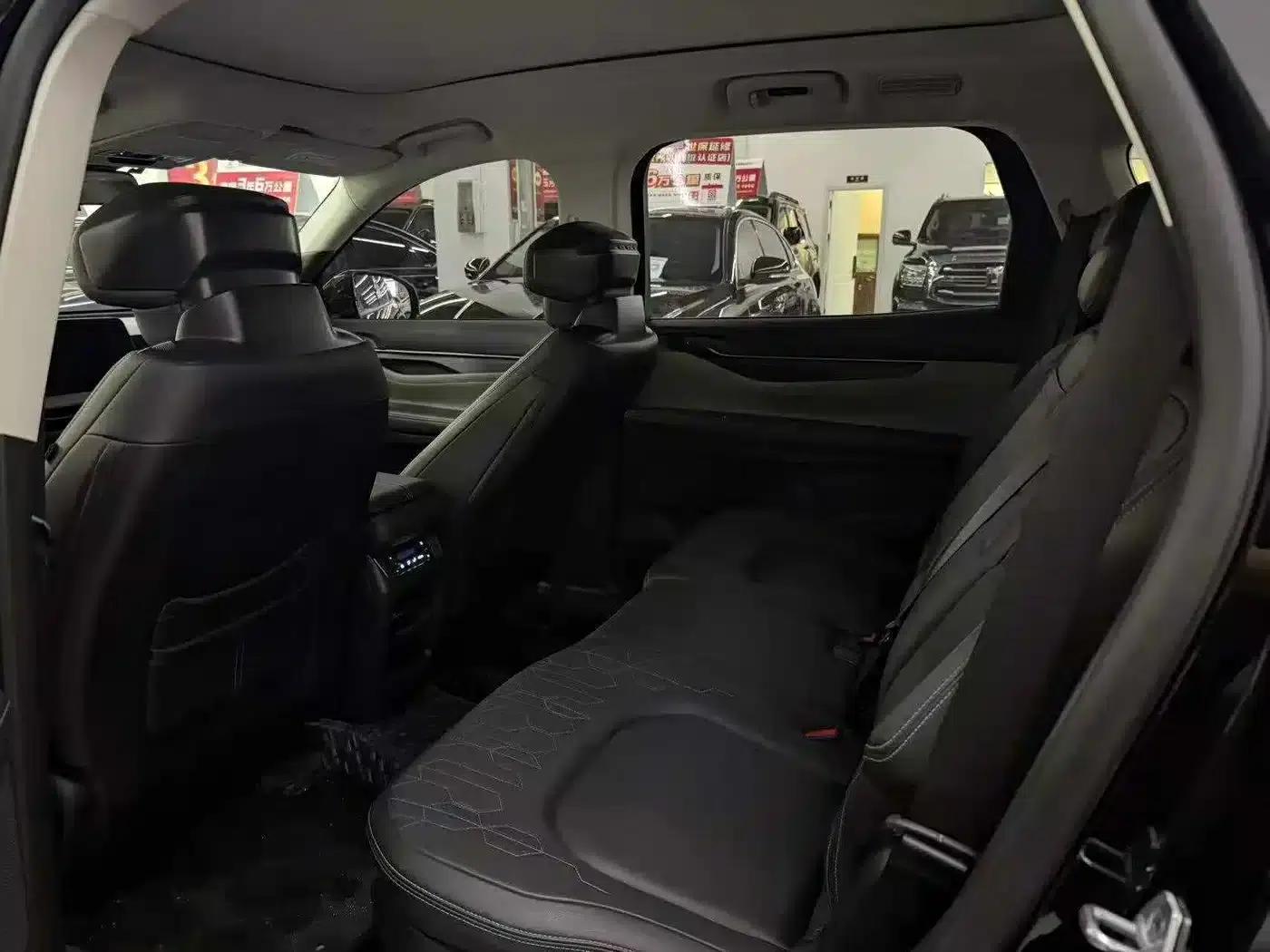 2024 Ford Edge L 2.0T EcoBoost AWD 7-Seat Fashion Edition — миниатюра 6