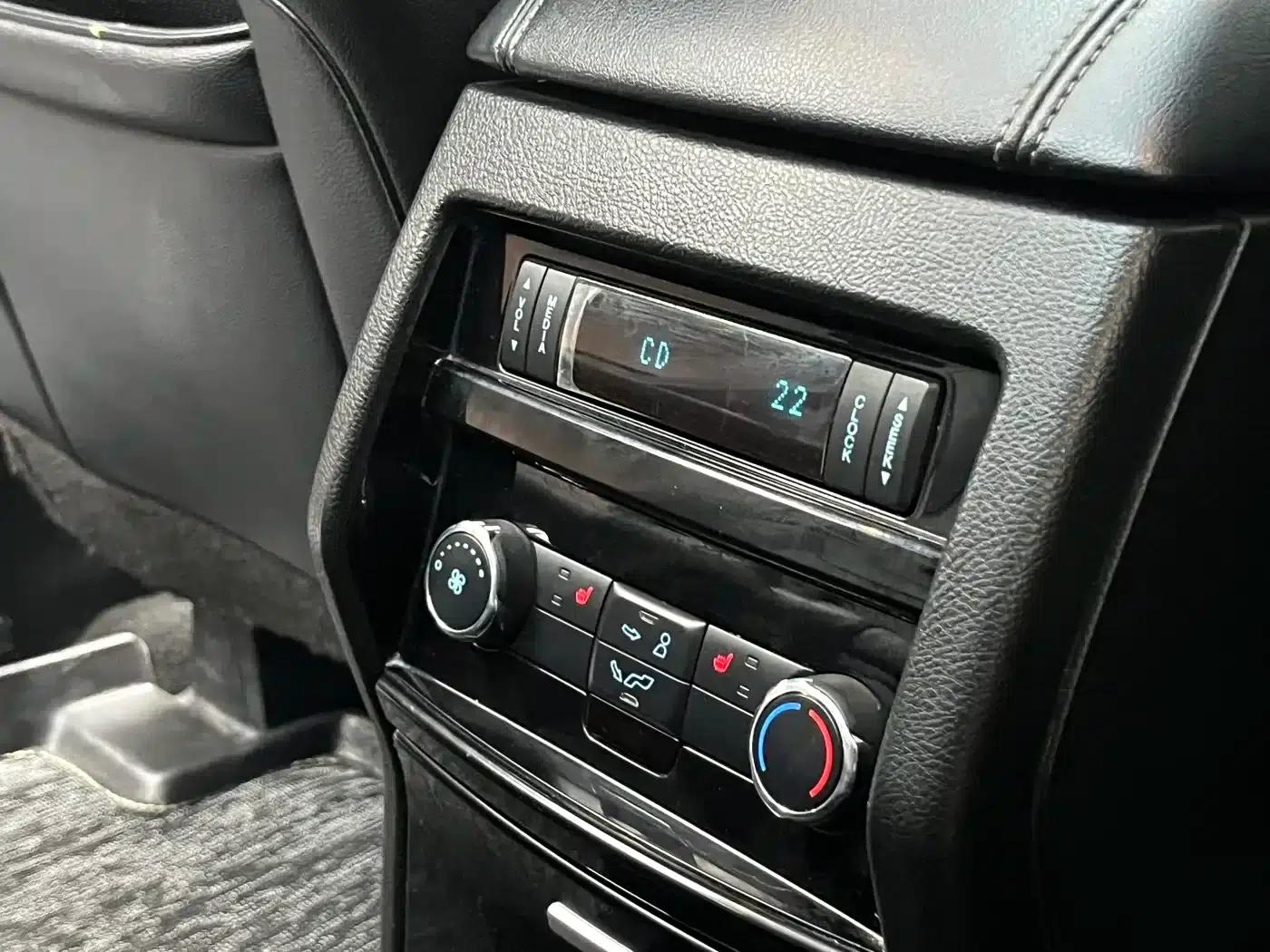 Edge 2015 2.7T GTDi AWD Premium 7-Seater — миниатюра 23