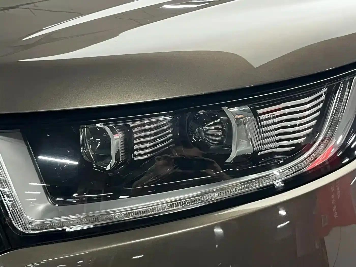 Edge 2015 2.7T GTDi AWD Premium 7-Seater — миниатюра 25