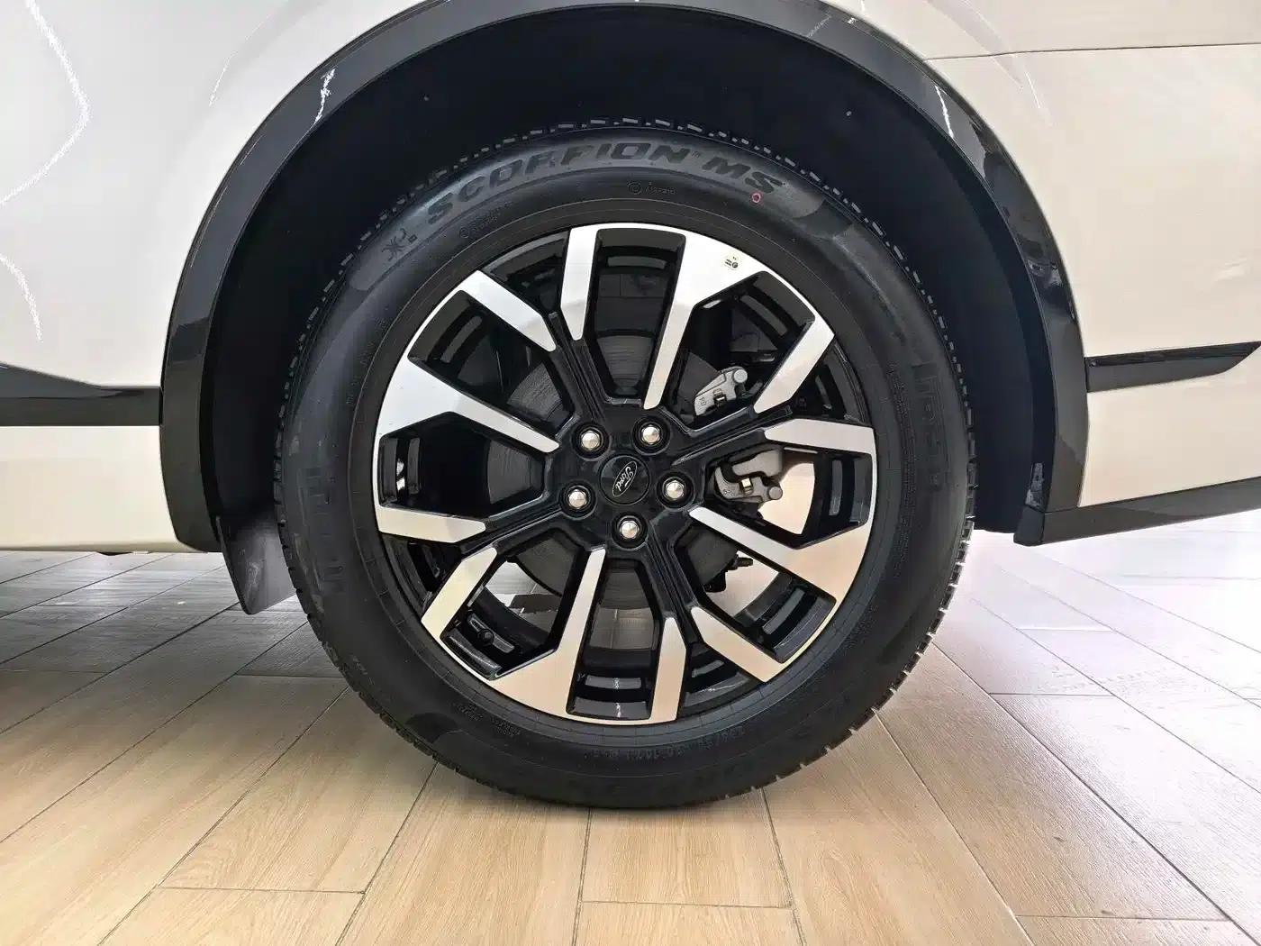 2025 Ford Edge L 2.0T EcoBoost E Hybrid AWD 7-Seat Supreme Edition — миниатюра 17