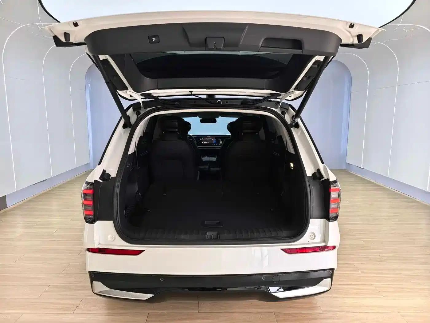 2025 Ford Edge L 2.0T EcoBoost E Hybrid AWD 7-Seat Supreme Edition — миниатюра 20