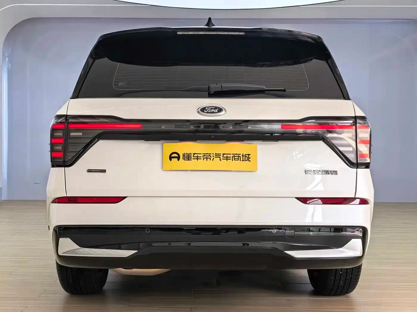 2025 Ford Edge L 2.0T EcoBoost E Hybrid AWD 7-Seat Supreme Edition — миниатюра 4