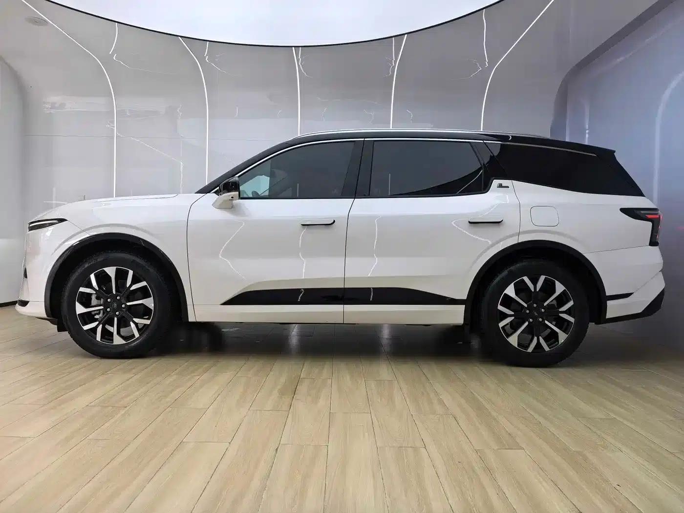 2025 Ford Edge L 2.0T EcoBoost E Hybrid AWD 7-Seat Supreme Edition — миниатюра 8