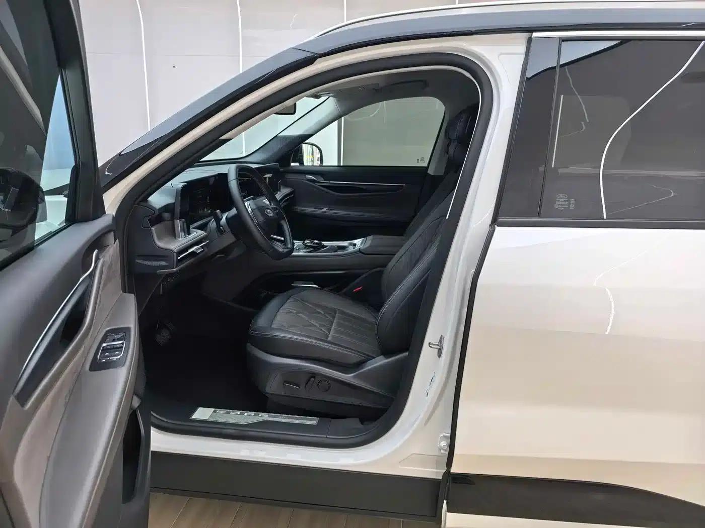 2025 Ford Edge L 2.0T EcoBoost E Hybrid AWD 7-Seat Supreme Edition — миниатюра 9