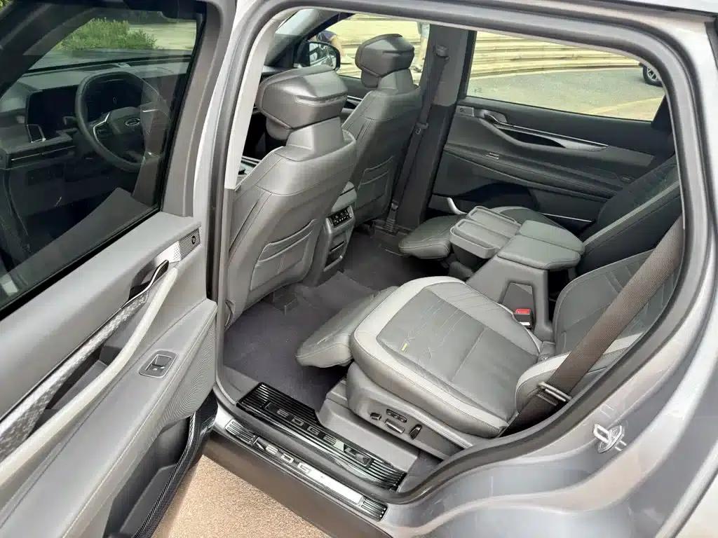 2023 Ford Edge L 2.0T EcoBoost E Hybrid AWD 7-Seat Supreme Edition — миниатюра 13