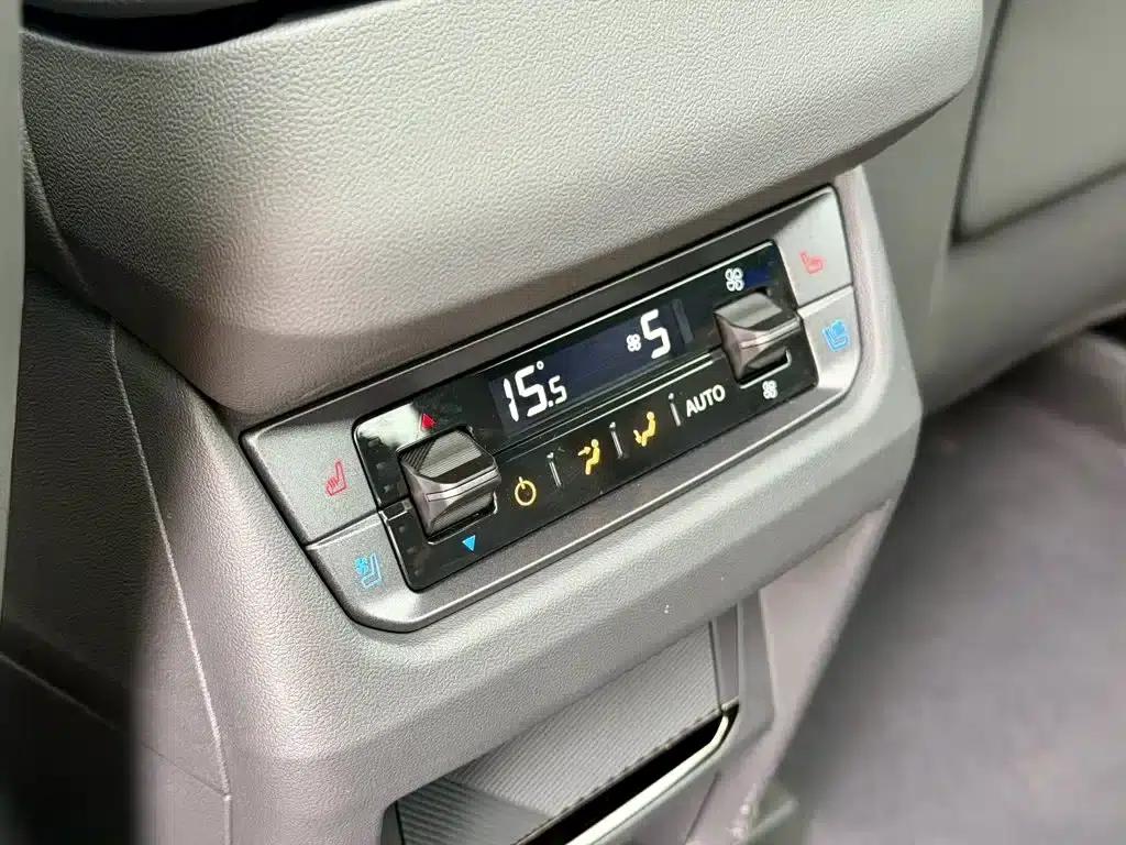 2023 Ford Edge L 2.0T EcoBoost E Hybrid AWD 7-Seat Supreme Edition — миниатюра 16
