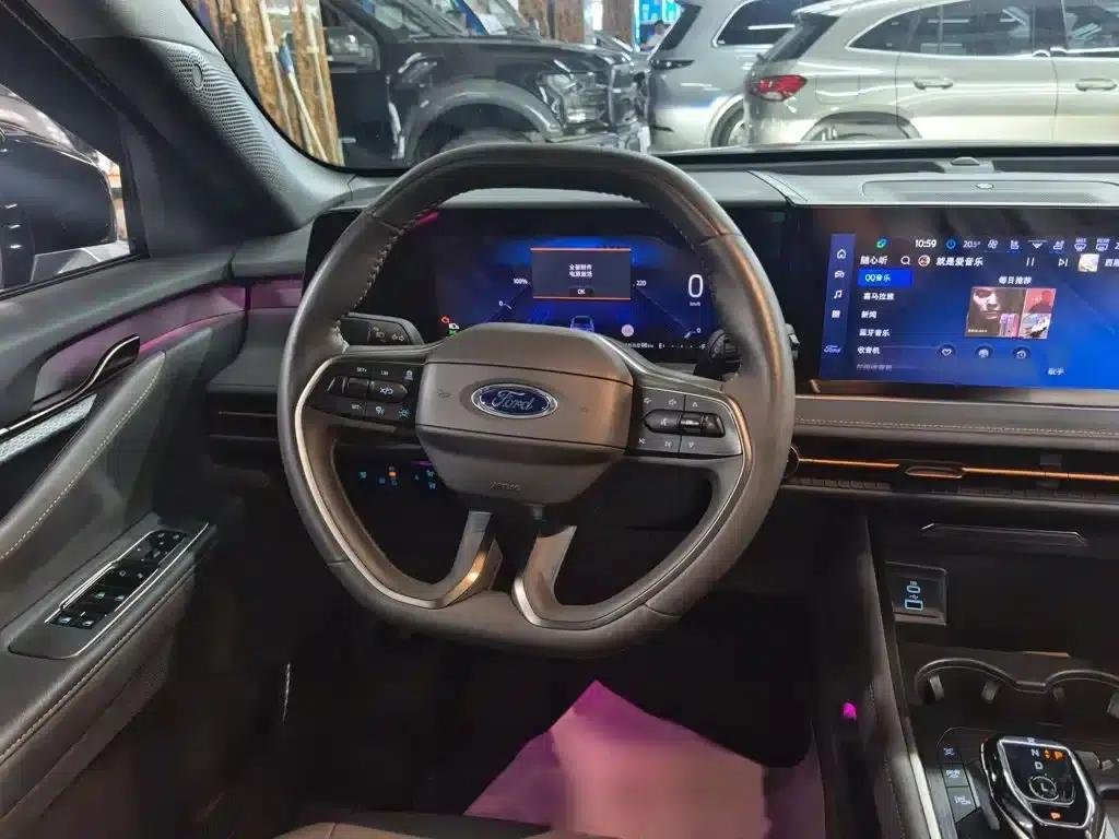 2023 Ford Edge L 2.0T EcoBoost E Hybrid AWD 7-Seat Supreme Edition — миниатюра 3