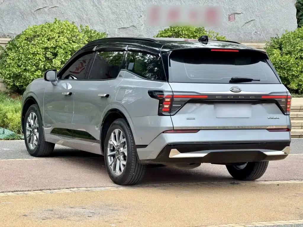 2023 Ford Edge L 2.0T EcoBoost E Hybrid AWD 7-Seat Supreme Edition — миниатюра 22