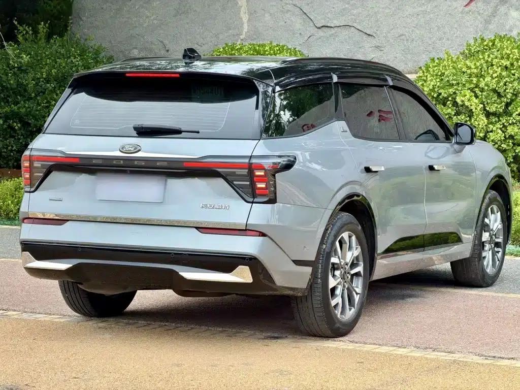 2023 Ford Edge L 2.0T EcoBoost E Hybrid AWD 7-Seat Supreme Edition — миниатюра 23