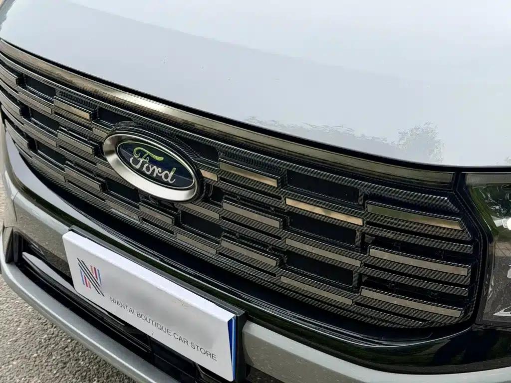 2023 Ford Edge L 2.0T EcoBoost E Hybrid AWD 7-Seat Supreme Edition — миниатюра 24